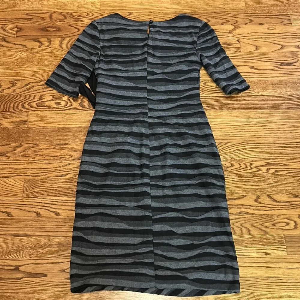 Sleeved cinched dress - Picture 5 of 6